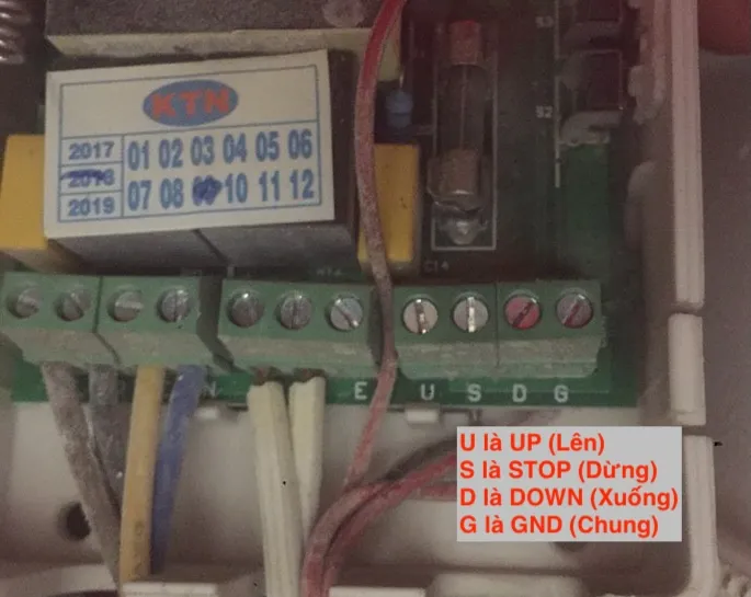 Cửa cuốn tiếp điểm 2