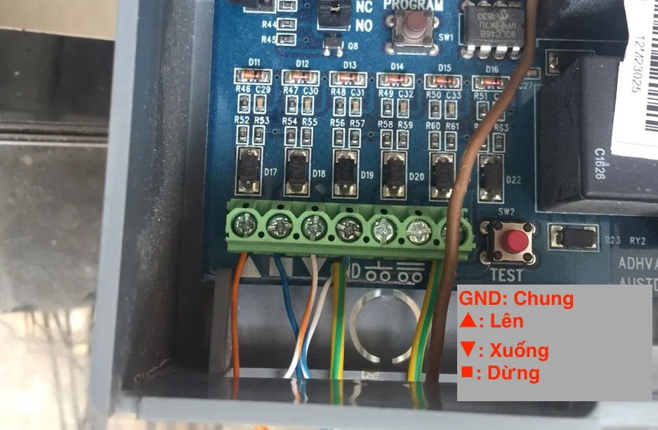 Cửa cuốn tiếp điểm 3